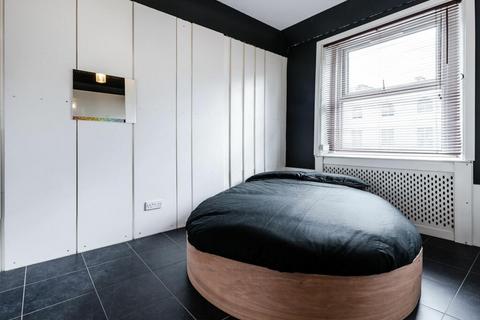 2 bedroom flat to rent, Woodstock Grove, London W12