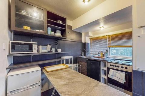 3 bedroom flat to rent, Wornington Road, London W10