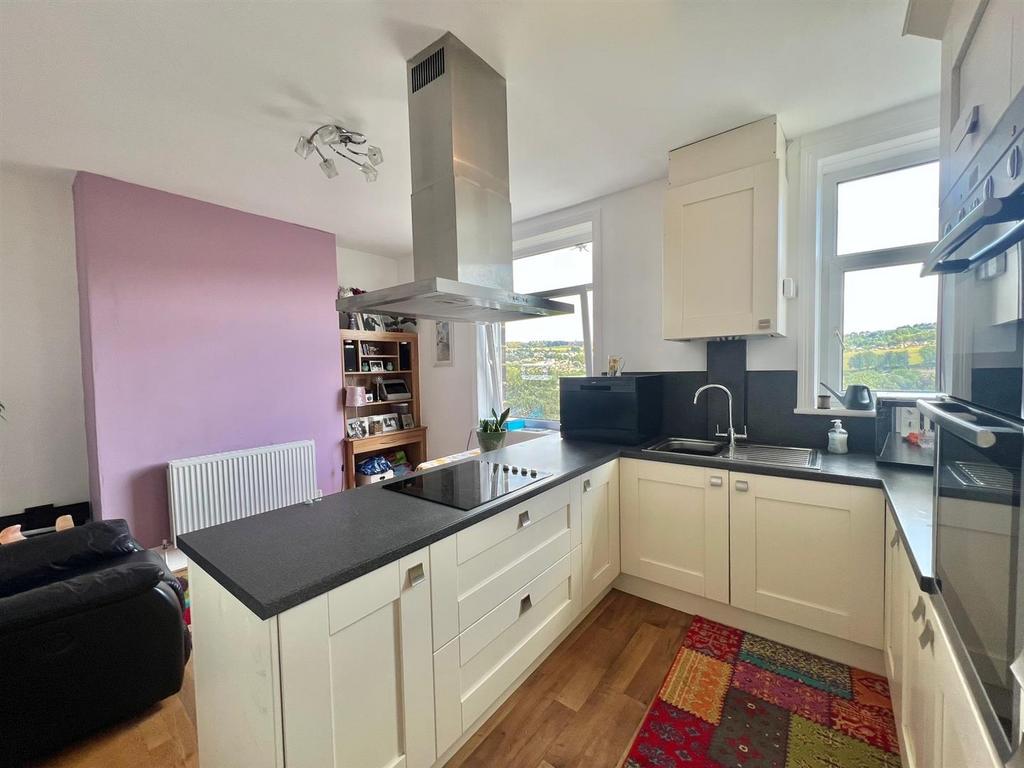 Kitchen2.jpg