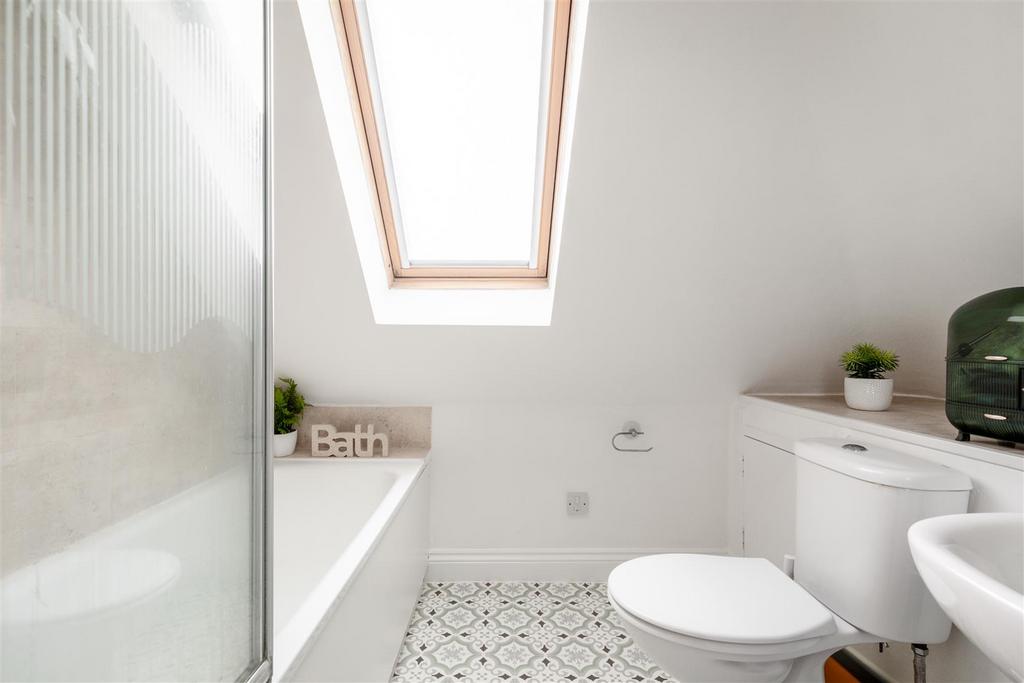 37 B Old Woking Road-13.jpg