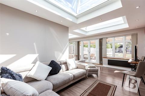3 bedroom semi-detached house for sale, Lynfords Drive, Runwell, Wickford, Essex, SS11