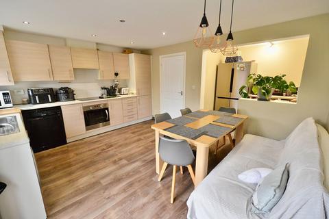 4 bedroom end of terrace house for sale, Poppy Close, Evesham, WR11 3GA