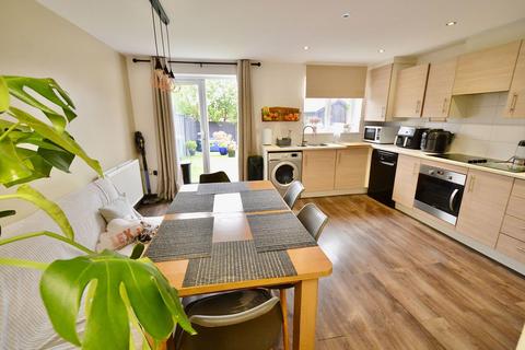 4 bedroom end of terrace house for sale, Poppy Close, Evesham, WR11 3GA