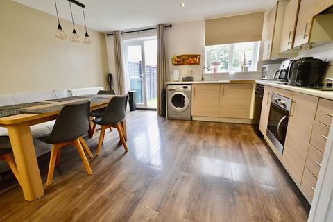 4 bedroom end of terrace house for sale, Poppy Close, Evesham, WR11 3GA