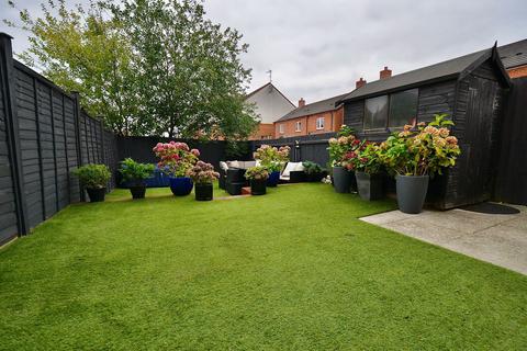 4 bedroom end of terrace house for sale, Poppy Close, Evesham, WR11 3GA