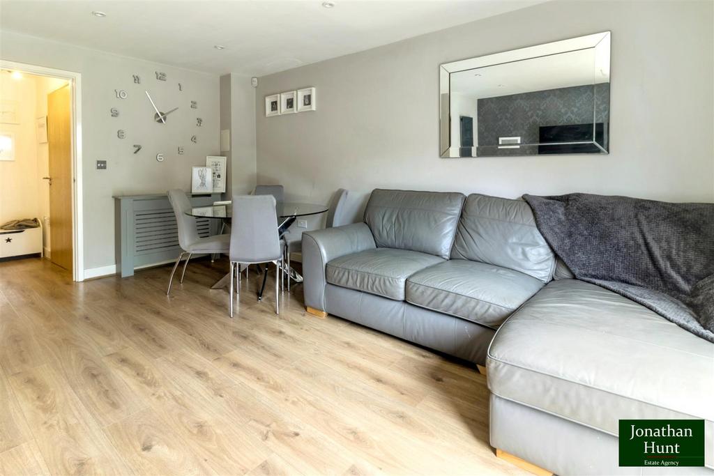 Lounge/dining area