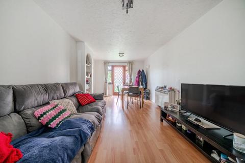 2 bedroom flat for sale, Cotton Avenue, Acton, London, W3