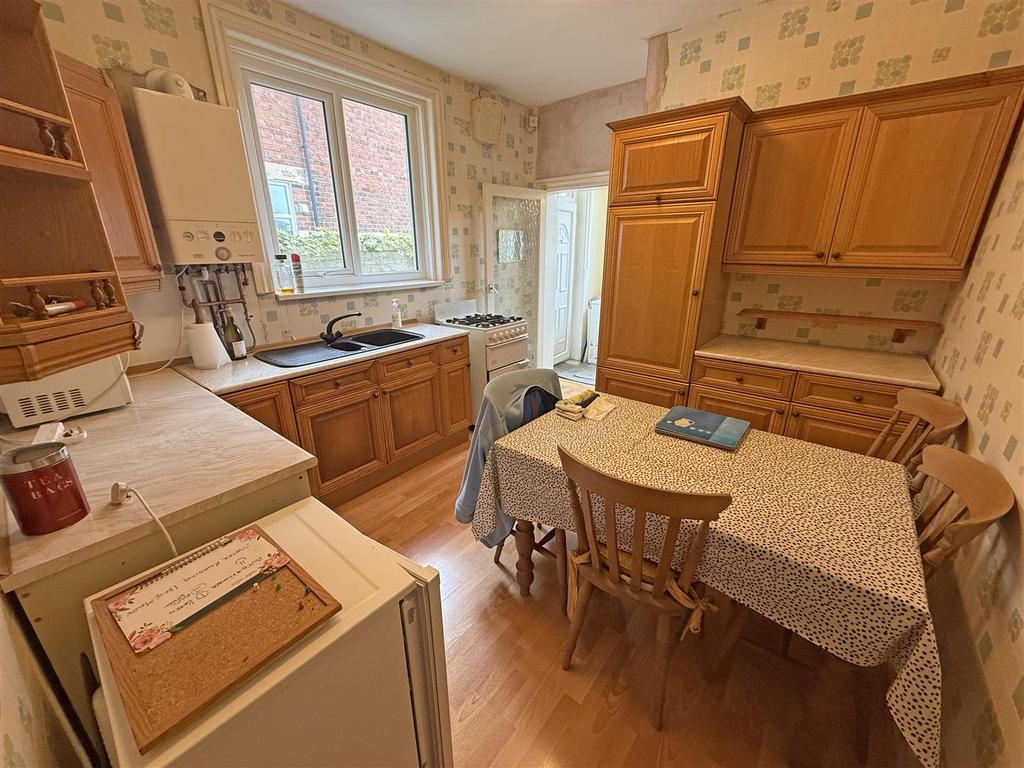 Kitchen v2.jpg