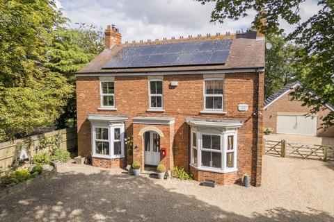 5 bedroom detached house for sale, Main Road, Hull HU12