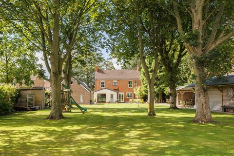 5 bedroom detached house for sale, Main Road, Hull HU12