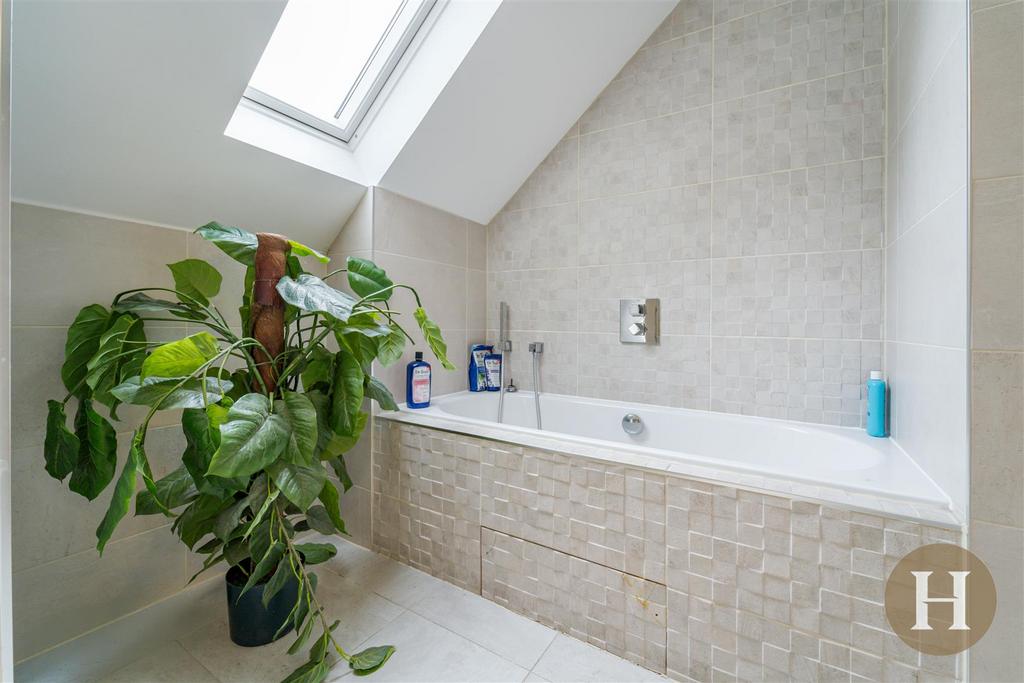 Hadleigh Estate Agents-28.jpg