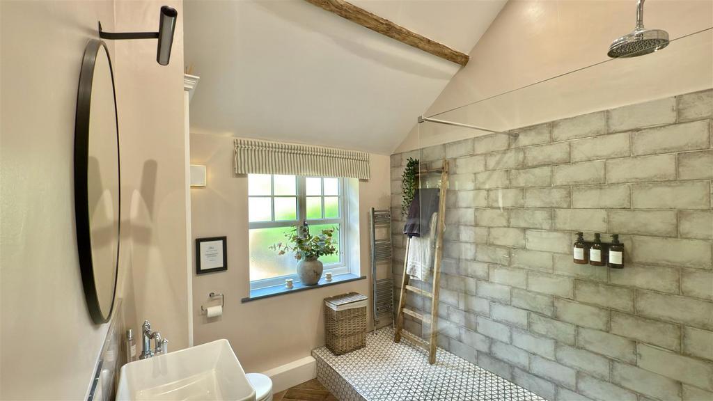 Shower room 1.jpeg