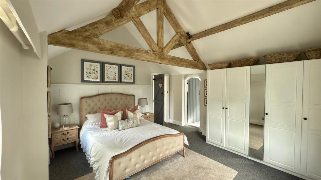 Master bedroom 1.jpg