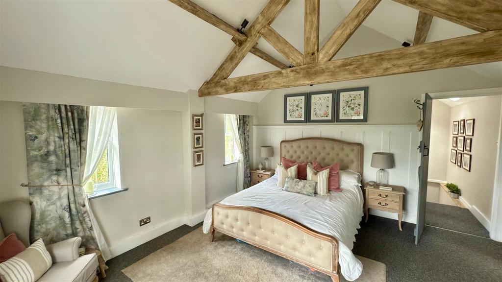 Master bedroom 3.jpg