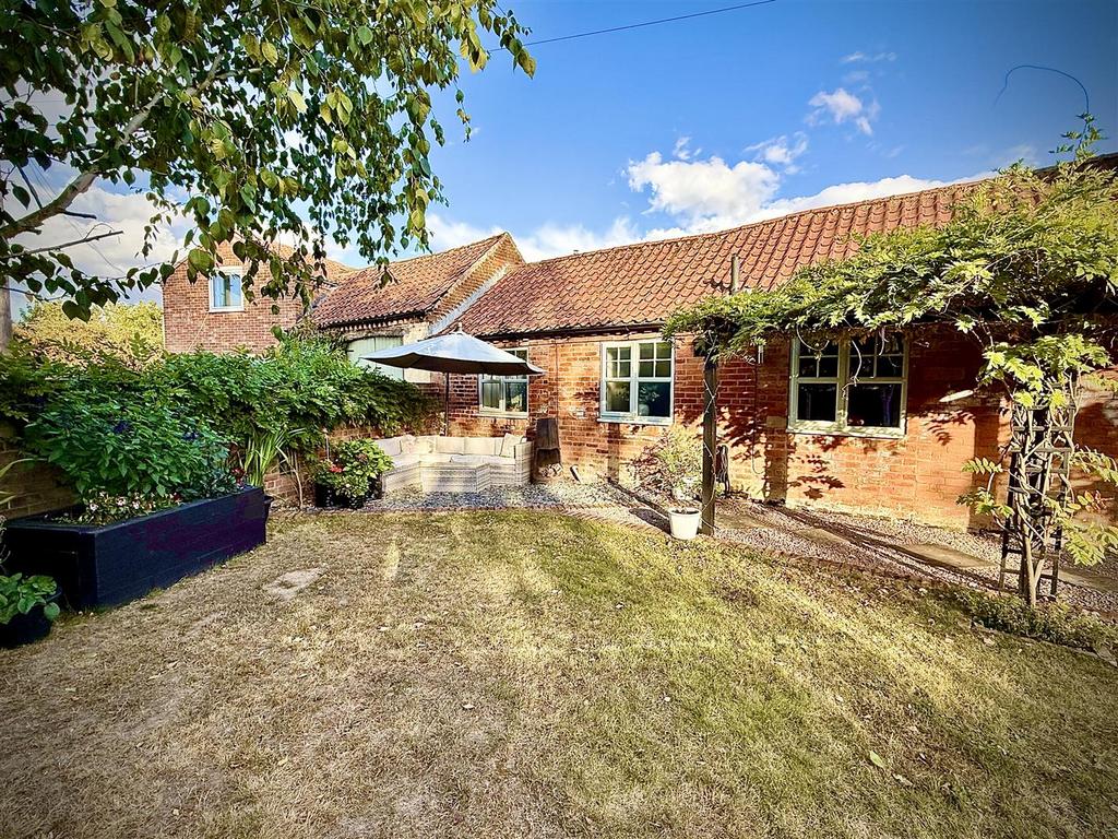 Front of house 6.jpg