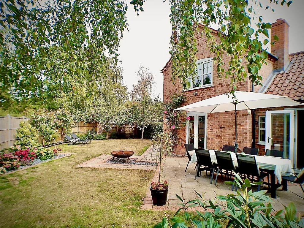 Side garden 1.jpg