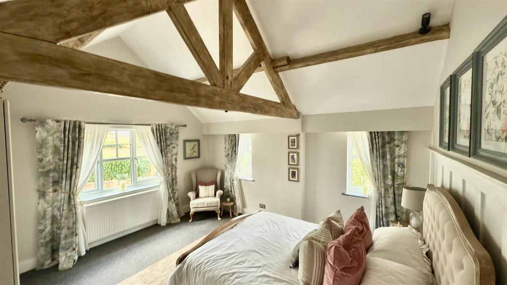Master bedroom 2.jpg