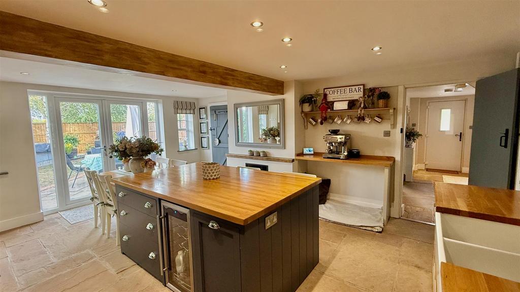Kitchen 4.jpeg