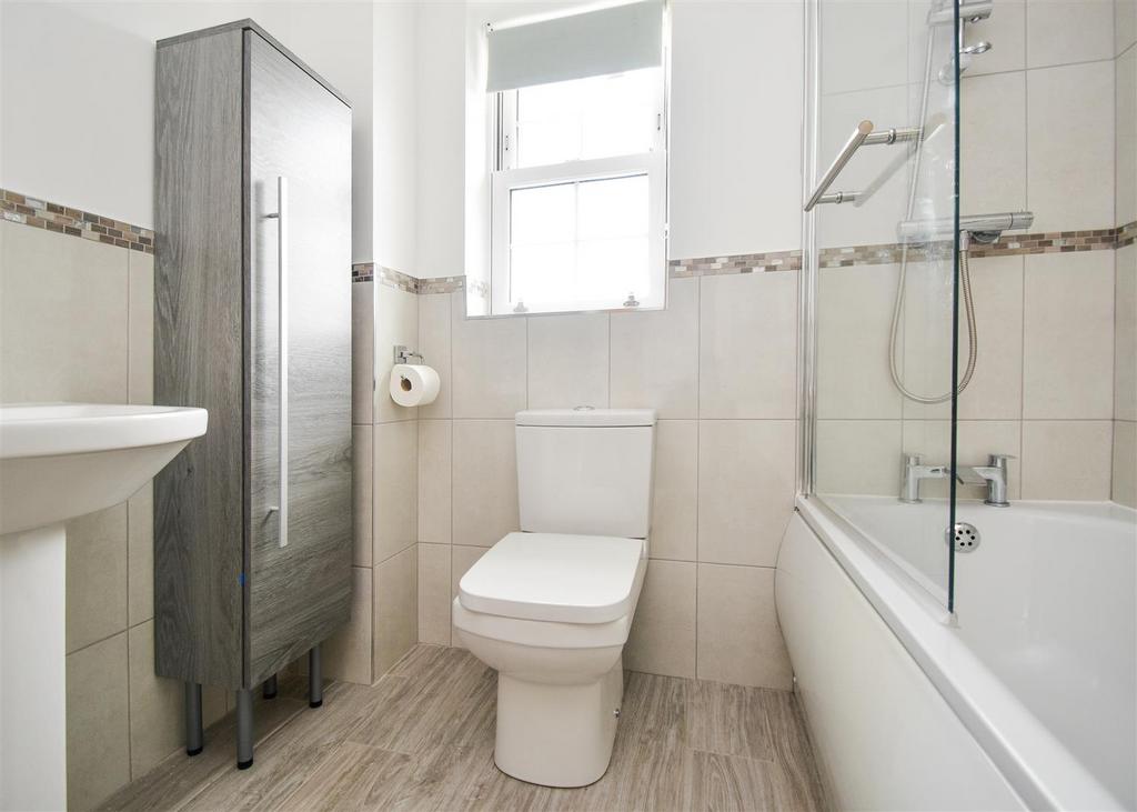 Eden House - Family Bathroom.jpg