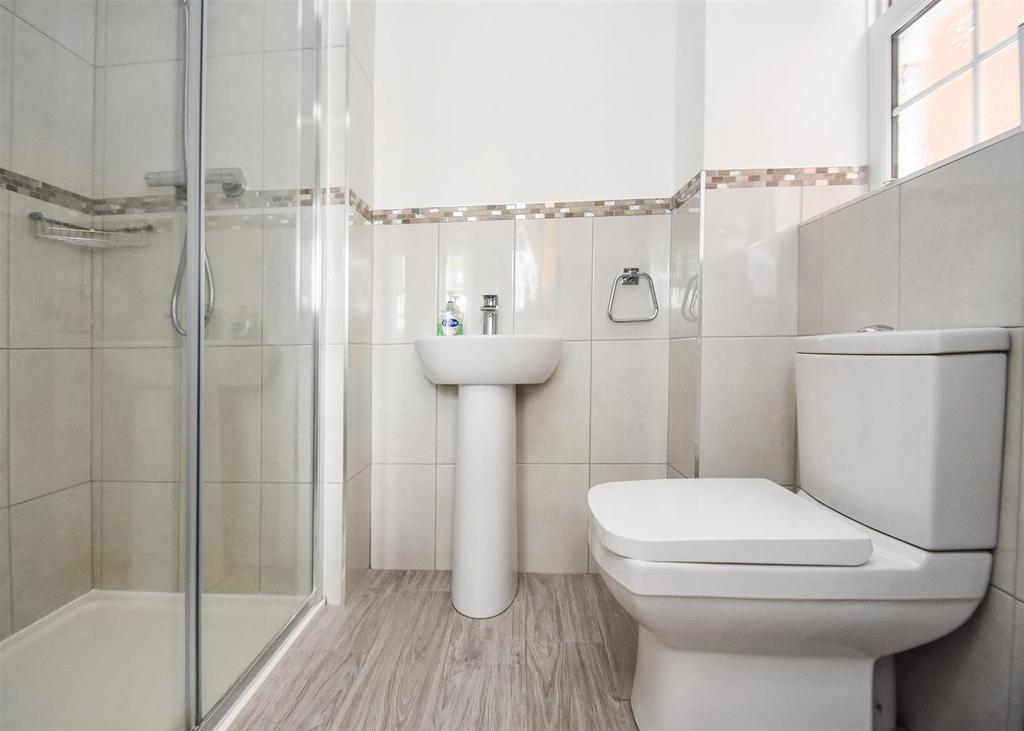 Eden House - En-Suite.jpg