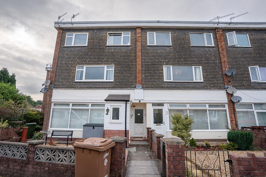 3 bedroom maisonette for sale