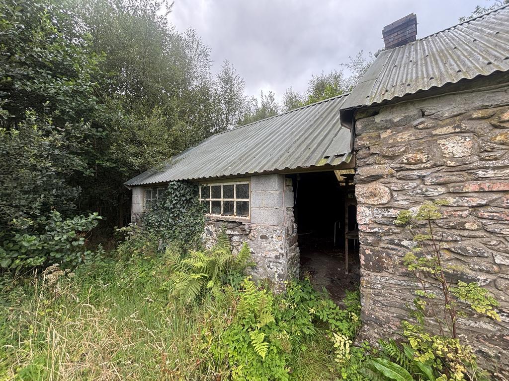 Adjoining workshop