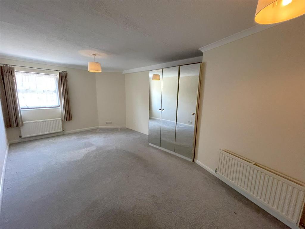 Bedroom 1.jpg