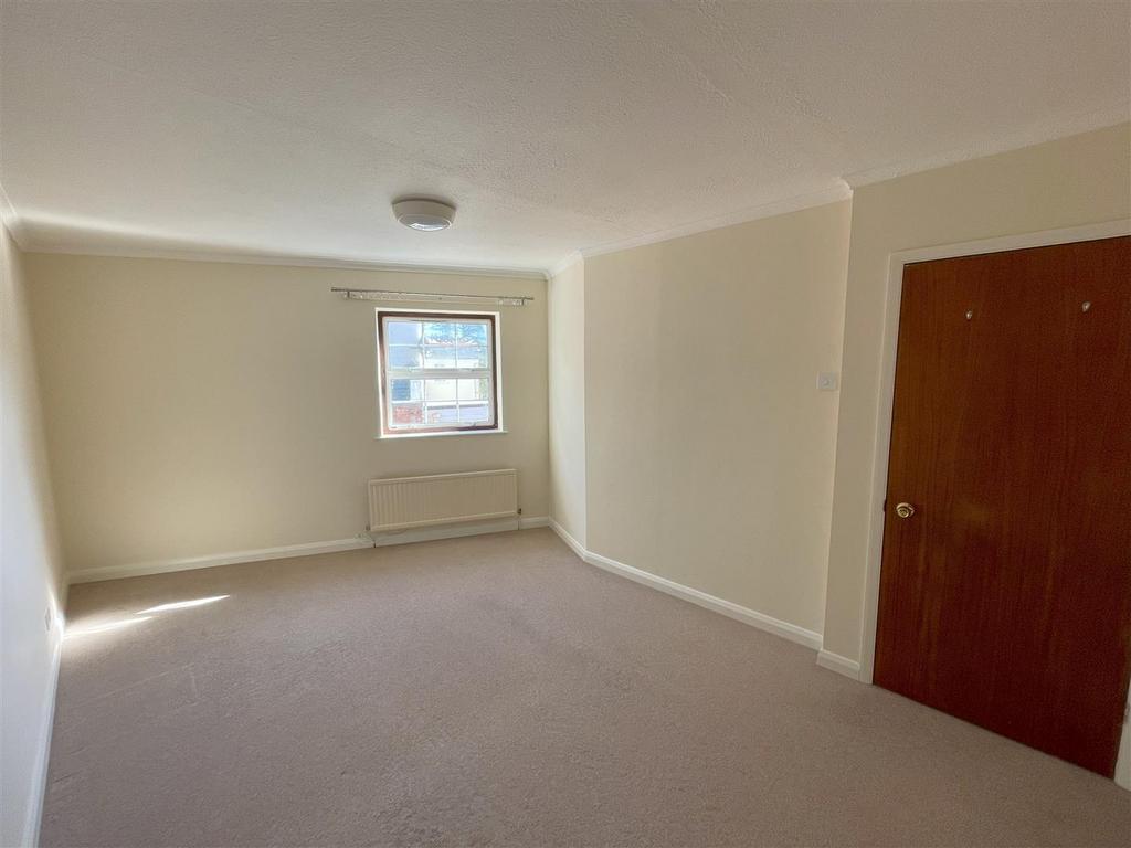 Bedroom 2 (2).jpg
