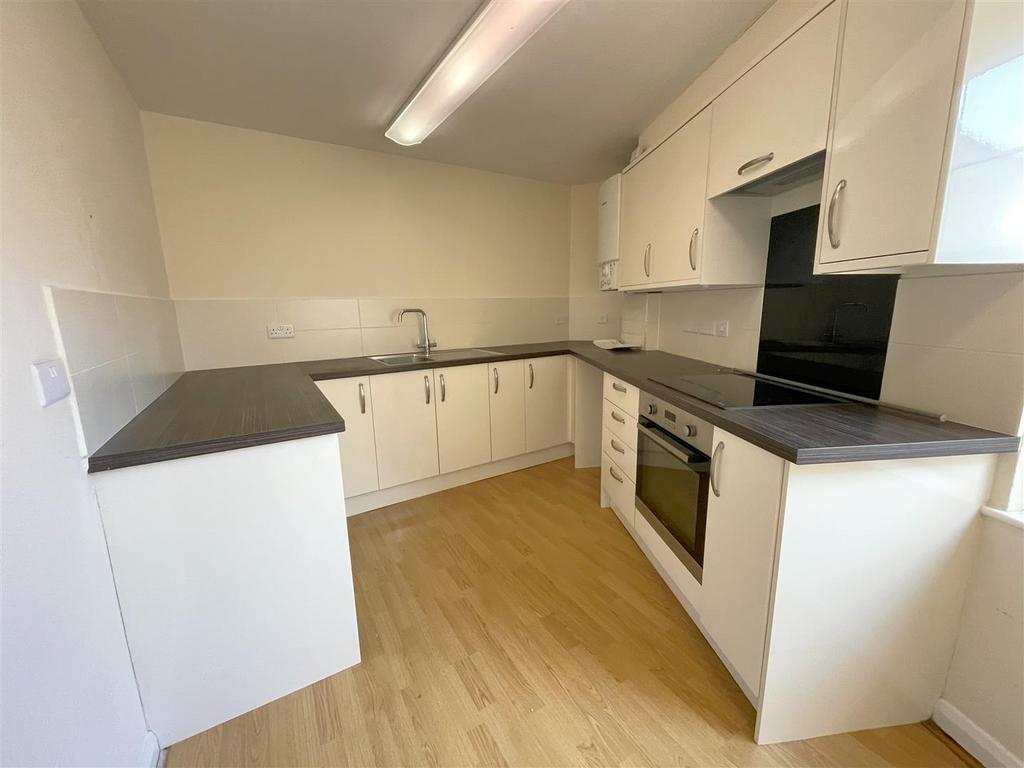Kitchen 2.jpg
