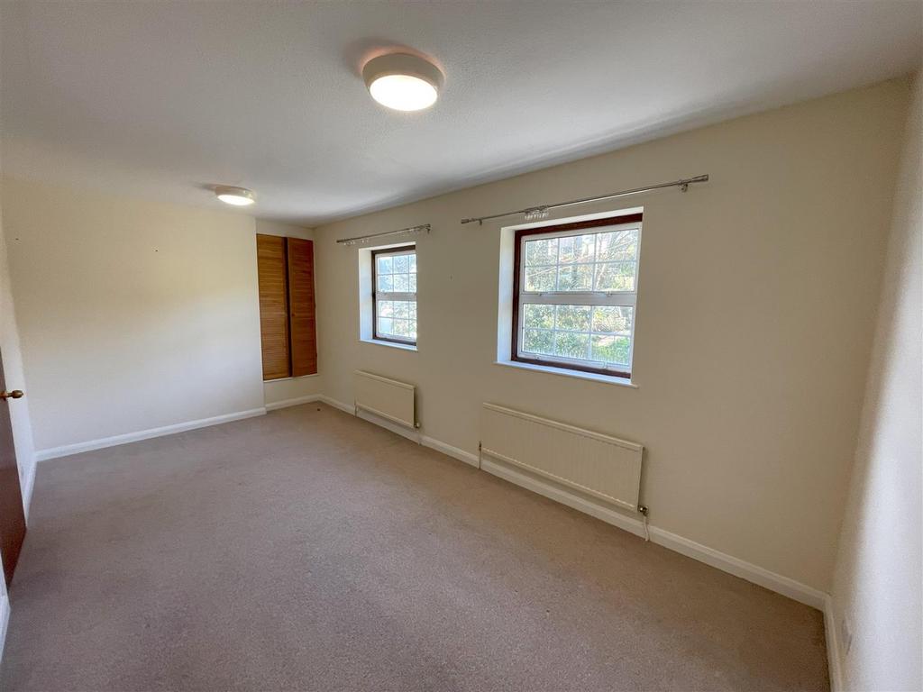 Bedroom 1.jpg