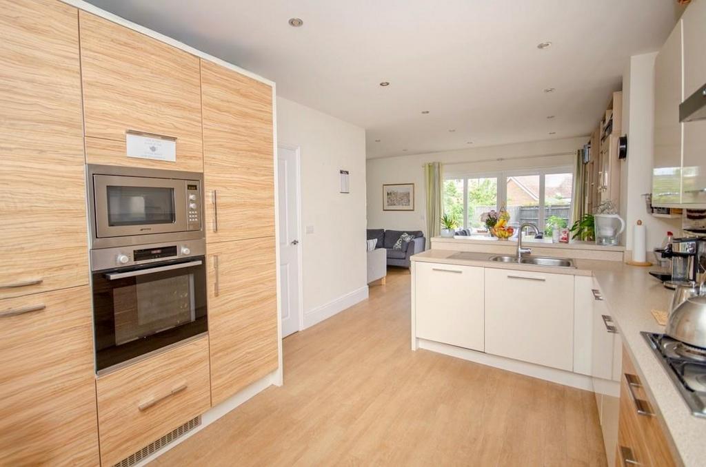 KItchen pic 2.jpg