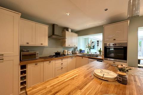 28 Rayford Drive, West Bromwich, B71 3QN