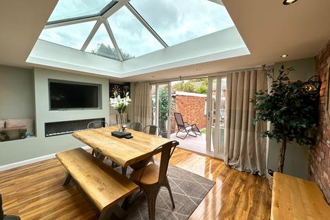 28 Rayford Drive, West Bromwich, B71 3QN