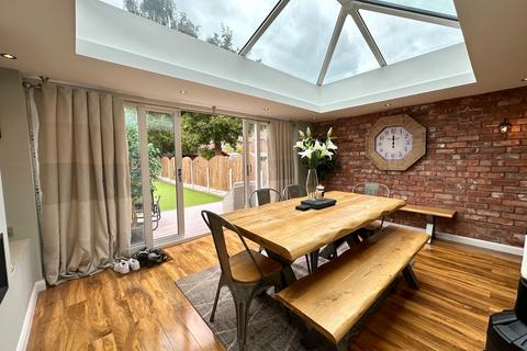 28 Rayford Drive, West Bromwich, B71 3QN