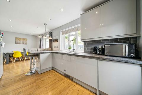 undefined, Priory Close, Sunbury-On-Thames TW16