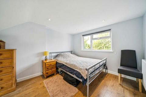 2 Priory Close, Sunbury-on-thames, TW16 5AB