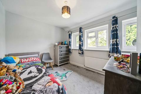2 Priory Close, Sunbury-on-thames, TW16 5AB