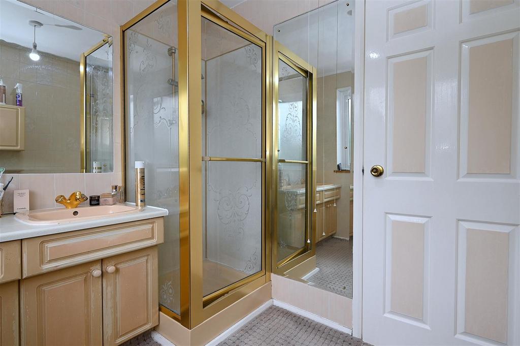 Ensuite 1.JPG