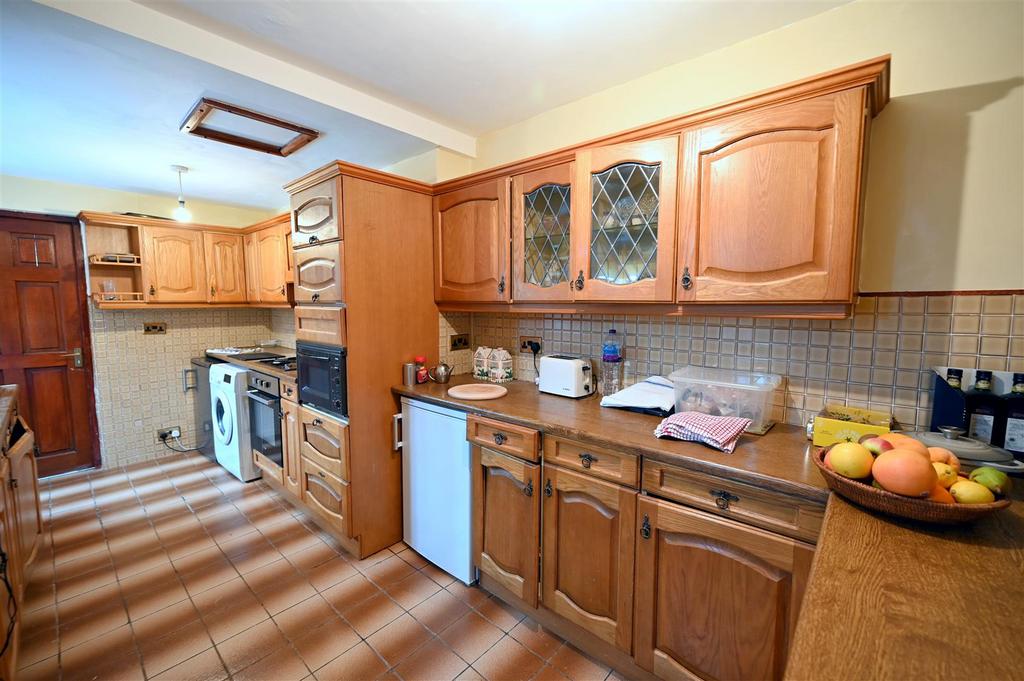 Kitchen 3.JPG