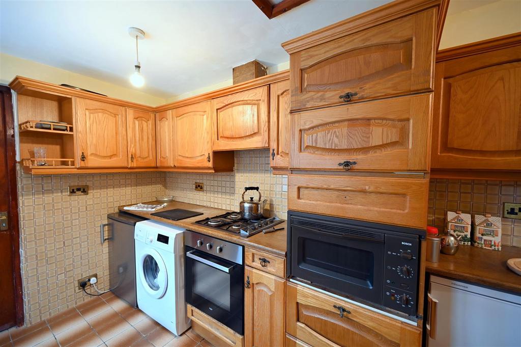 Kitchen 2.JPG