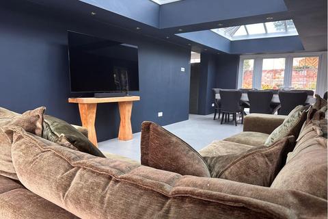 4 bedroom detached house for sale, Moffats Lane, Brookmans Park AL9
