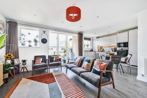 Flat 3, Blakely Apartments, 4b Bruce Grove, Orpington, BR6 0HF