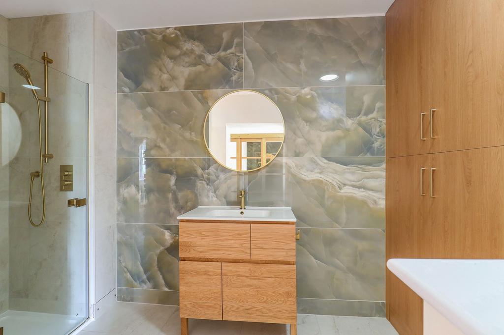 Ensuite