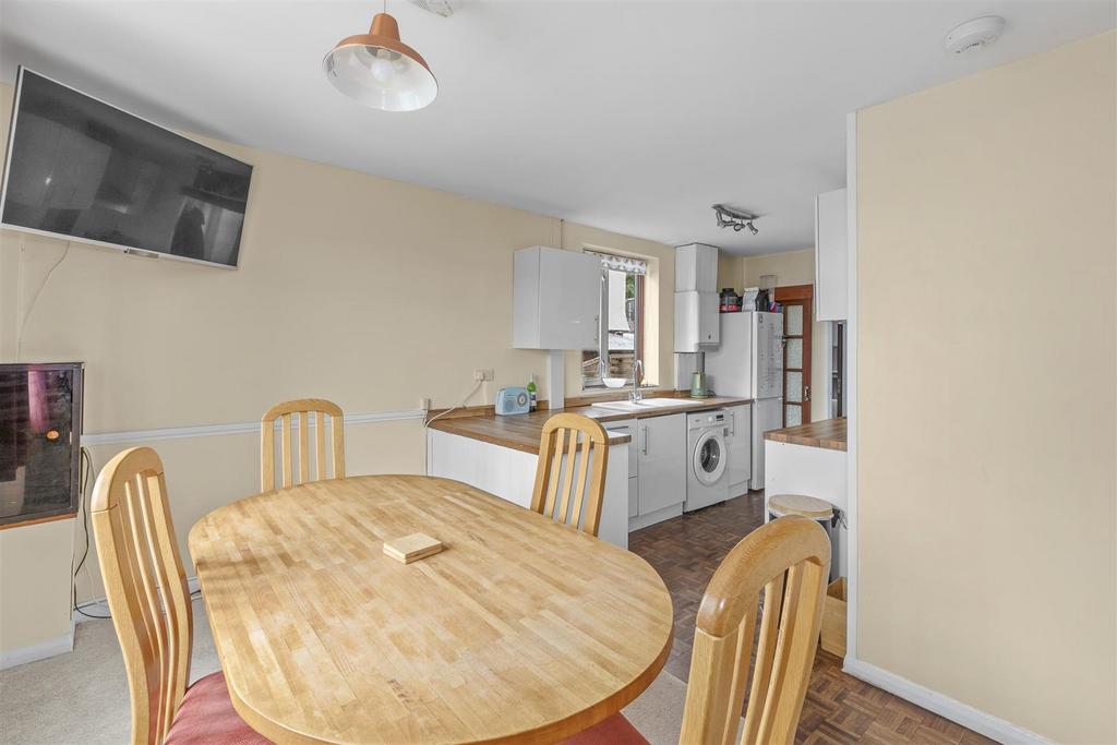 77 Suffield Road, HP11 2 JN-6.jpg