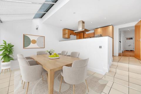 undefined, Barmouth Road, London