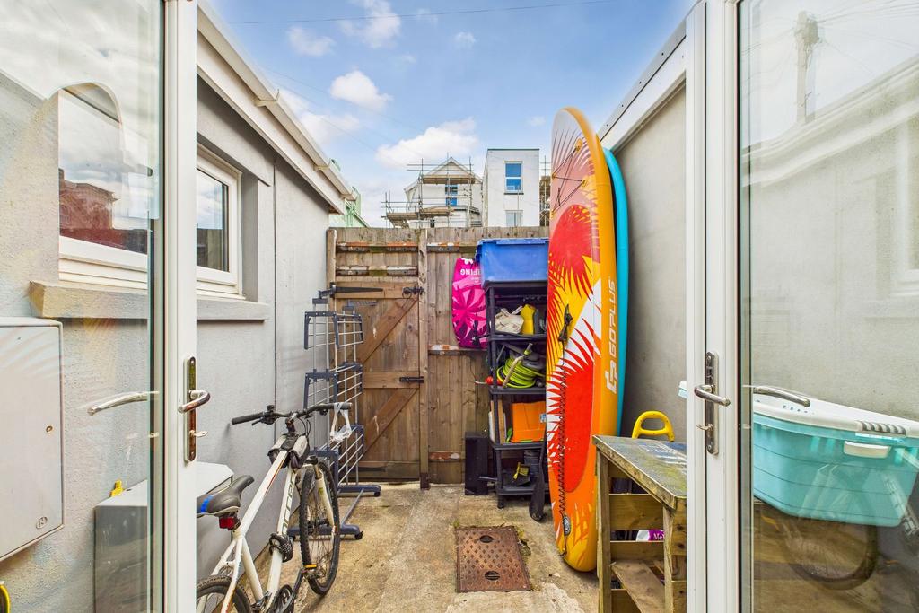 Owners’ accommodation - courtyard