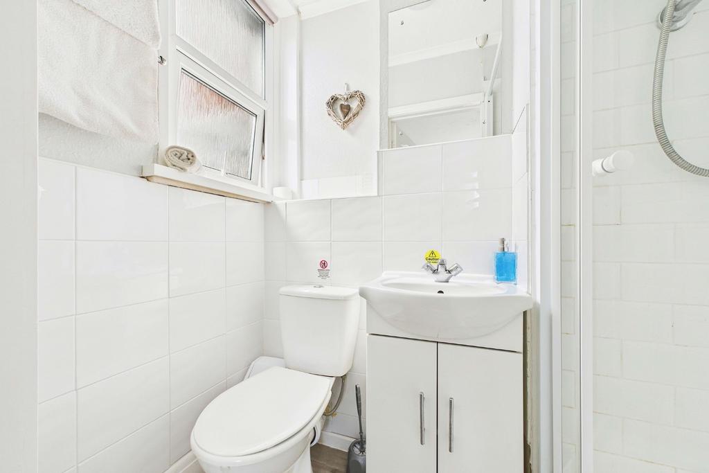 Room 1 en-suite - guest accommodation