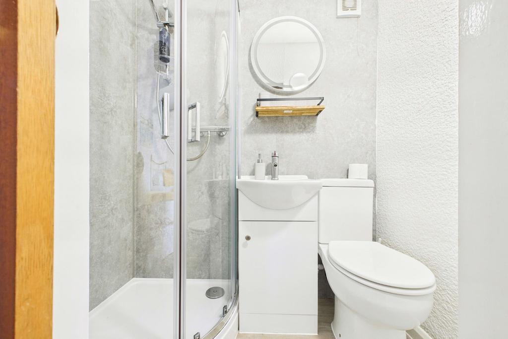 Room 2 en-suite - guest accommodation