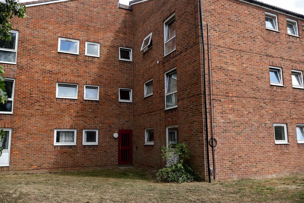 Hockliffe Road, Leighton Buzzard LU7 bed flat for sale £145,000