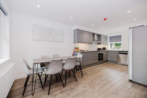 undefined, 120P St Leonards Hill, Edinburgh, EH8 9RZ